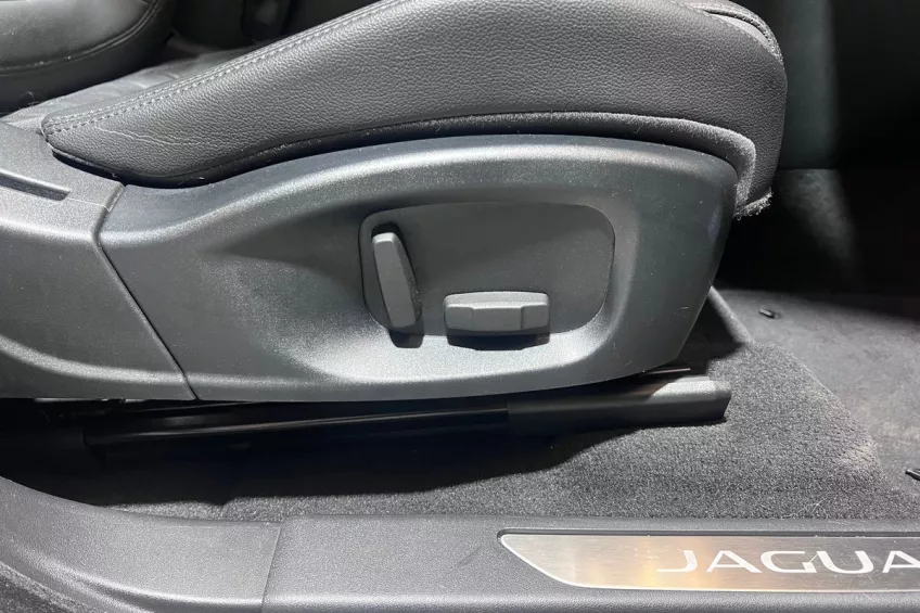 Jaguar E-Pace D180 AWD R-DYNAMIC S BVA GARANTI 12 M FAIBLE KILOMETRAGE