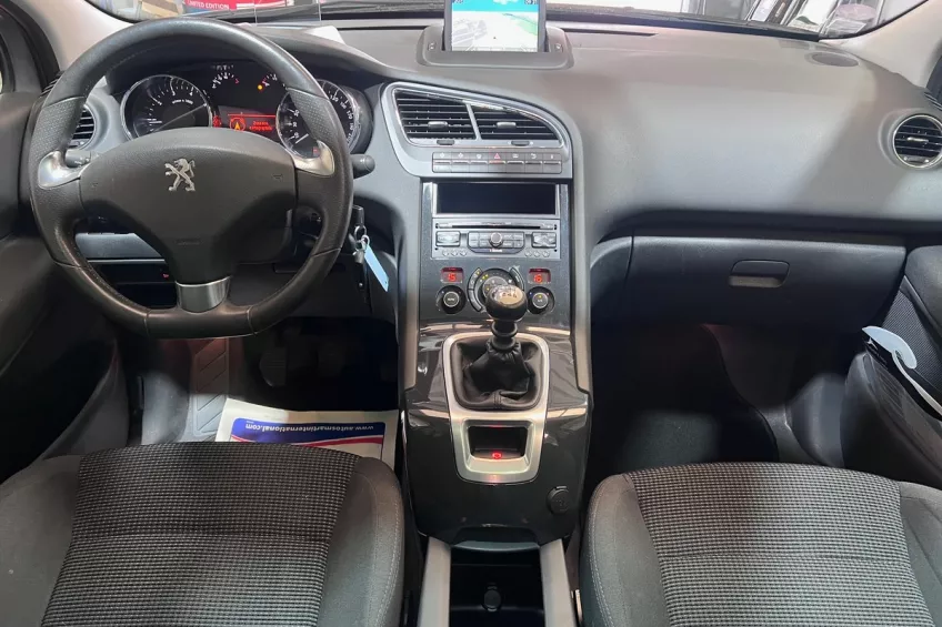 Peugeot 5008 1.2 PURETECH 130  ALLURE 7 PL MOTEUR NEUF