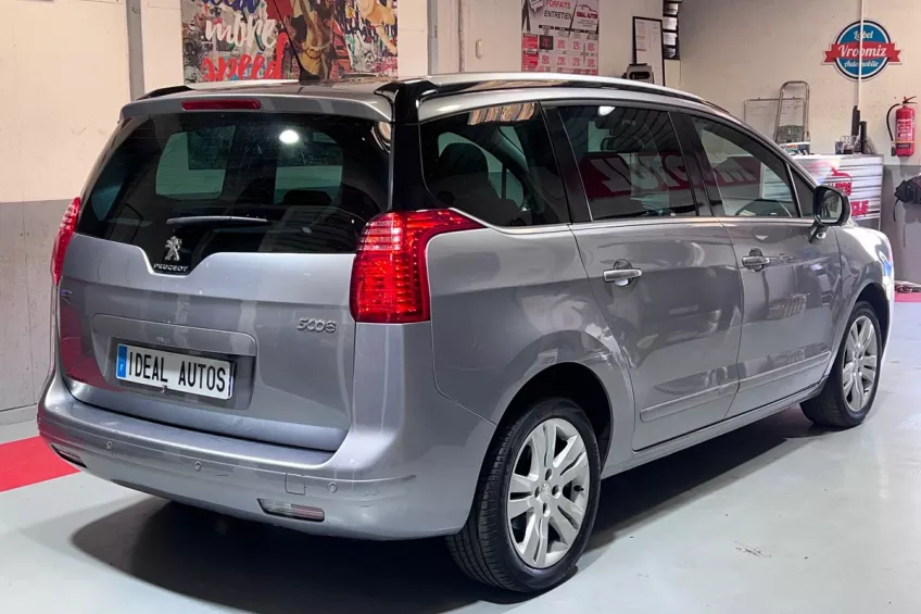 Peugeot 5008 1.2 PURETECH 130  ALLURE 7 PL MOTEUR NEUF