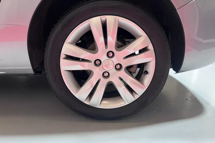 Peugeot 5008 1.2 PURETECH 130  ALLURE 7 PL MOTEUR NEUF