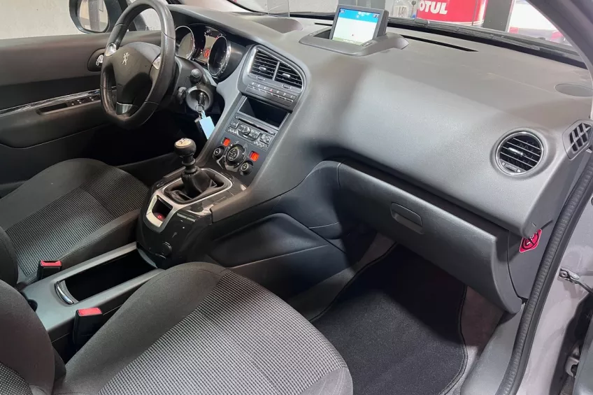 Peugeot 5008 1.2 PURETECH 130  ALLURE 7 PL MOTEUR NEUF