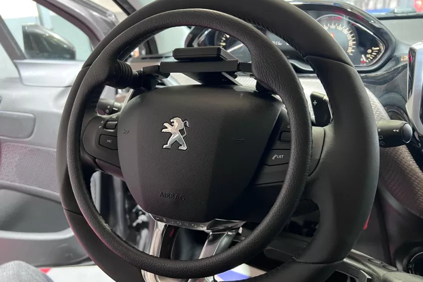 Peugeot 2008 1.2 PURETECH 82 ACTIVE ETG5 EQUIPE HANDICAPE GARANTI 12 MOIS KILOMETRAGE CERTIFIER