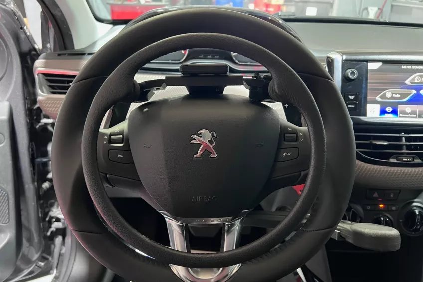 Peugeot 2008 1.2 PURETECH 82 ACTIVE ETG5 EQUIPE HANDICAPE GARANTI 12 MOIS KILOMETRAGE CERTIFIER