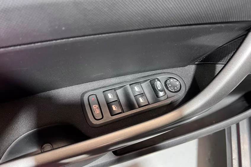 Peugeot 308 1.6 HDI 110 PREMIUM