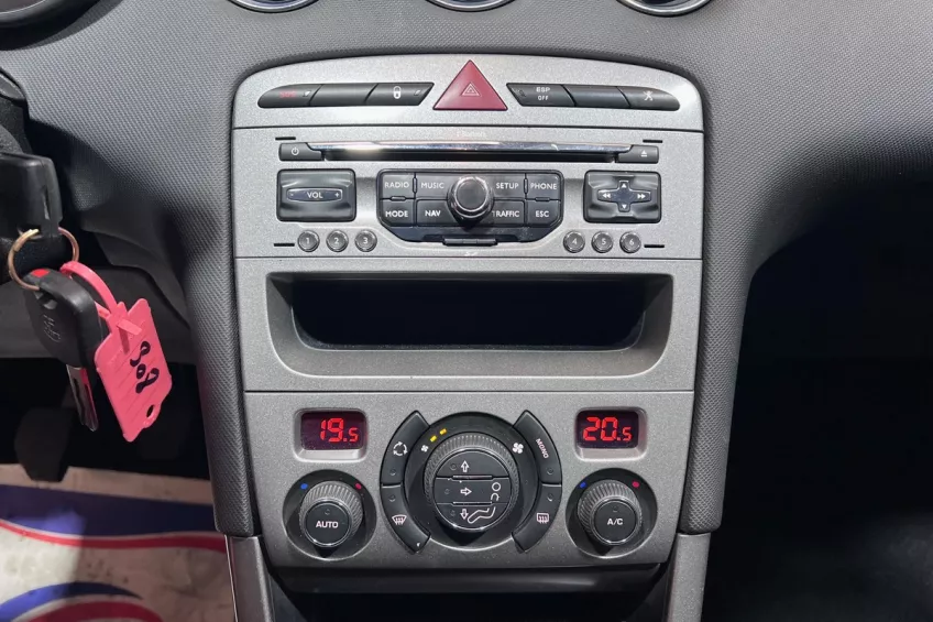 Peugeot 308 1.6 HDI 110 PREMIUM