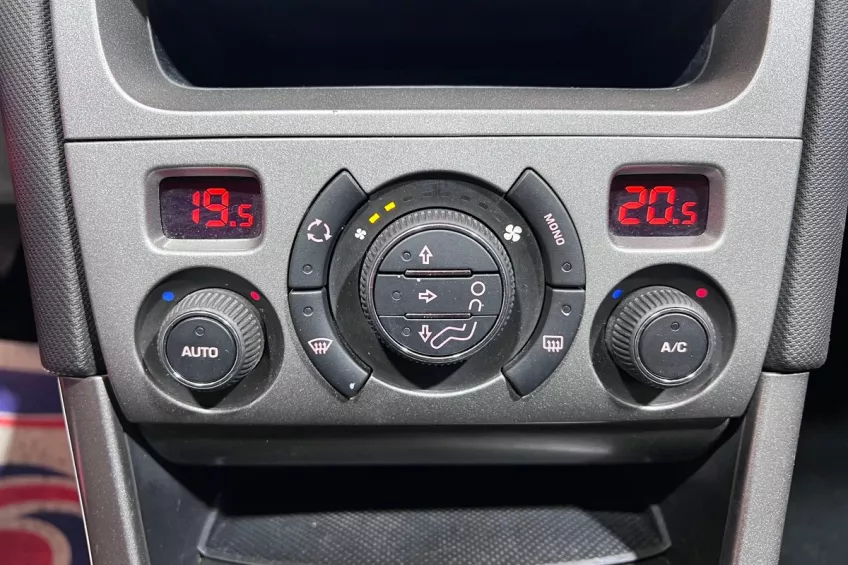 Peugeot 308 1.6 HDI 110 PREMIUM