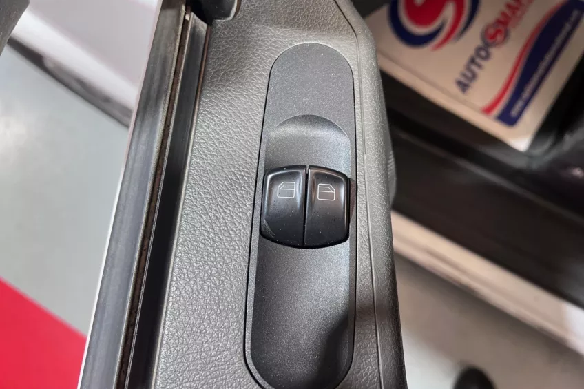 Mercedes Benz VITO 110 CDI 9 PLACES TVA RECUPERABLE GARANTIE 12 M