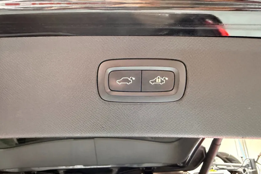 Volvo XC90 2.0 T8 TWIN ENGINE AWD INSCRIPTION LUXE 7PL