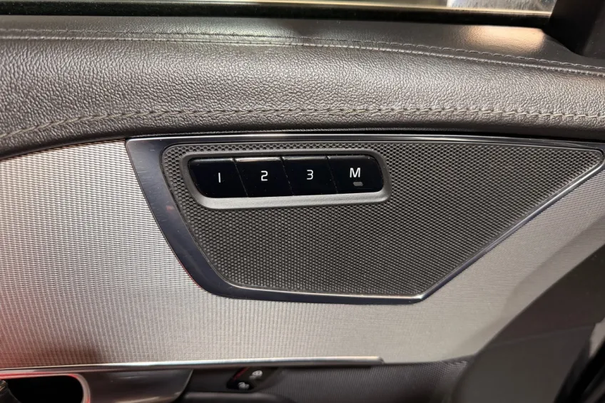 Volvo XC90 2.0 T8 TWIN ENGINE AWD INSCRIPTION LUXE 7PL