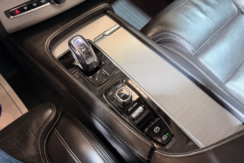 Volvo XC90 2.0 T8 TWIN ENGINE AWD INSCRIPTION LUXE 7PL