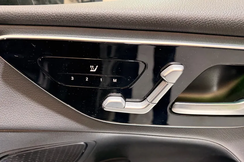 Mercedes Benz GLC 300 E 4MATIC AVANTGARDE LINE 9G-TRONIC