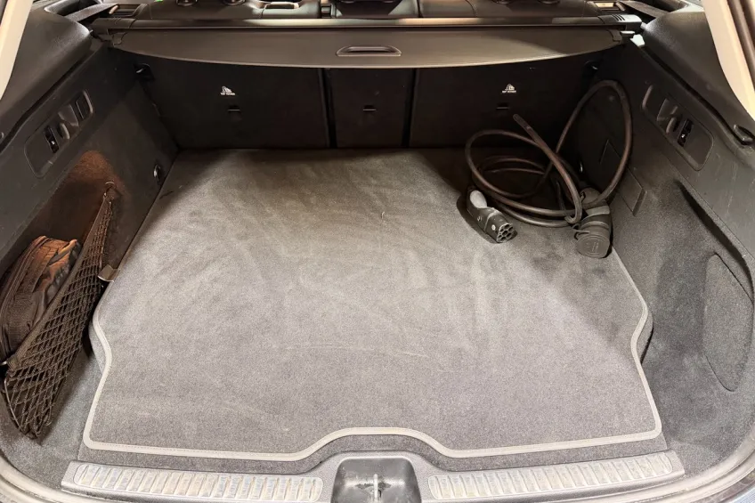Mercedes Benz GLC 300 E 4MATIC AVANTGARDE LINE 9G-TRONIC
