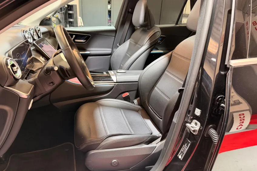 Mercedes Benz GLC 300 E 4MATIC AVANTGARDE LINE 9G-TRONIC
