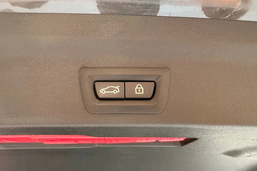 Mini Mini COOPER SE ALL4 RED HOT CHILI 136+88 BVA6