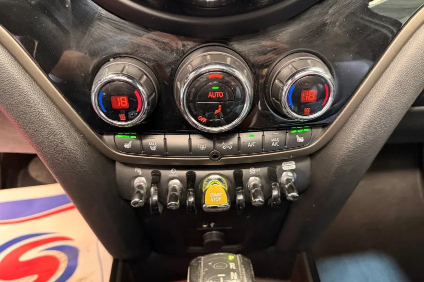 Mini Mini COOPER SE ALL4 RED HOT CHILI 136+88 BVA6