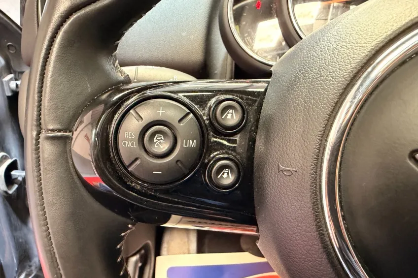 Mini Mini COOPER SE ALL4 RED HOT CHILI 136+88 BVA6